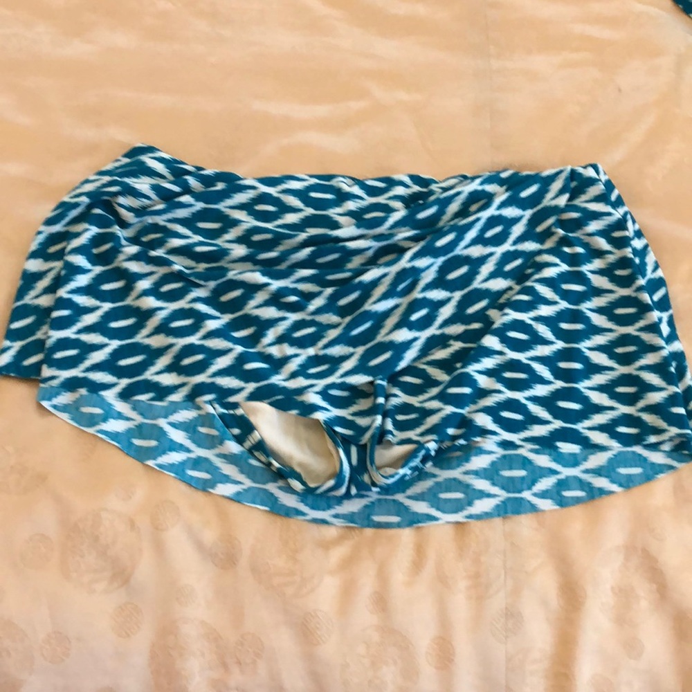 Robin Piccone skirted bottom.size Large